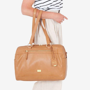 Steffi Carryall (Camel)