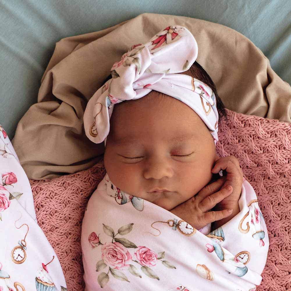 Alice`s Tea Party Topknot