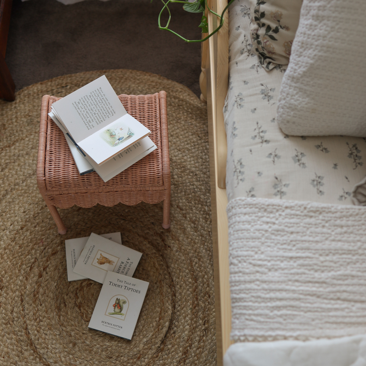 Petal Storie Stool - Seashell Pink