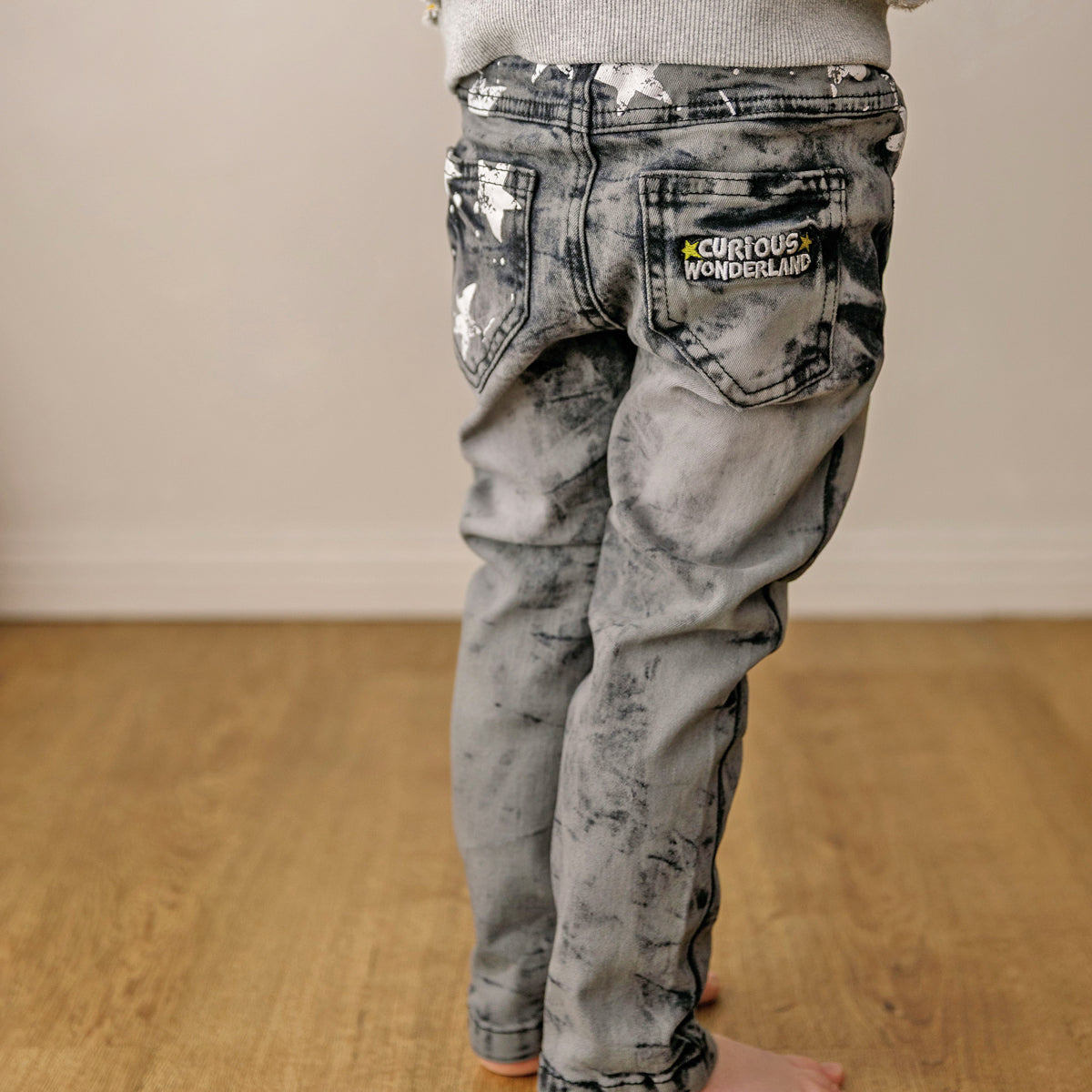 Distressed Star Jeans (Black)