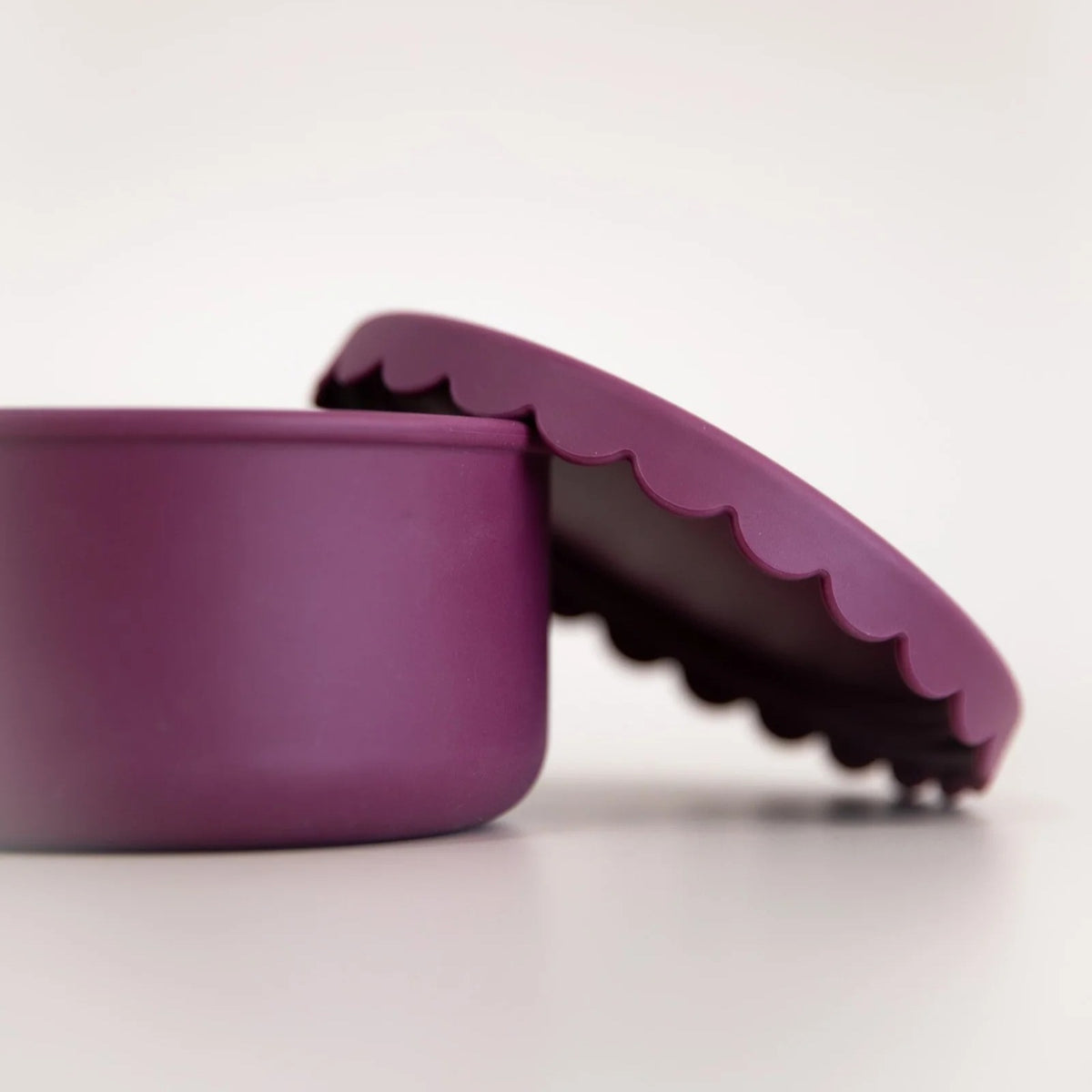 Silicone Scallop Bowl (Ruby)