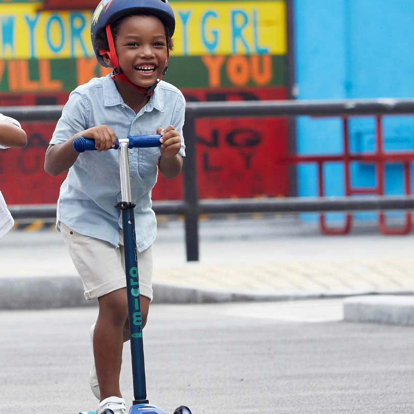 Maxi Micro Deluxe LED Scooter (Blue)