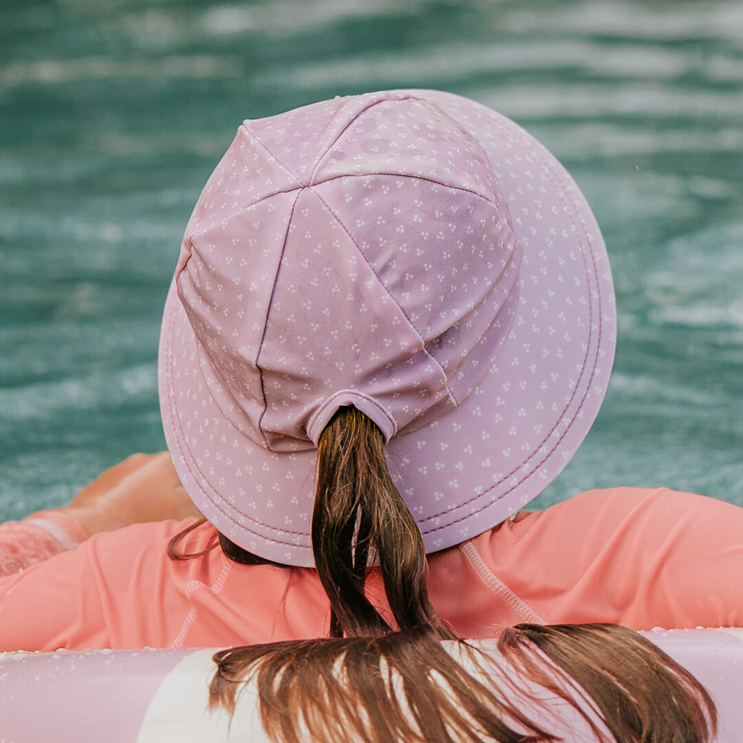 Ponytail Swim Bucket Beach Hat (Lila)
