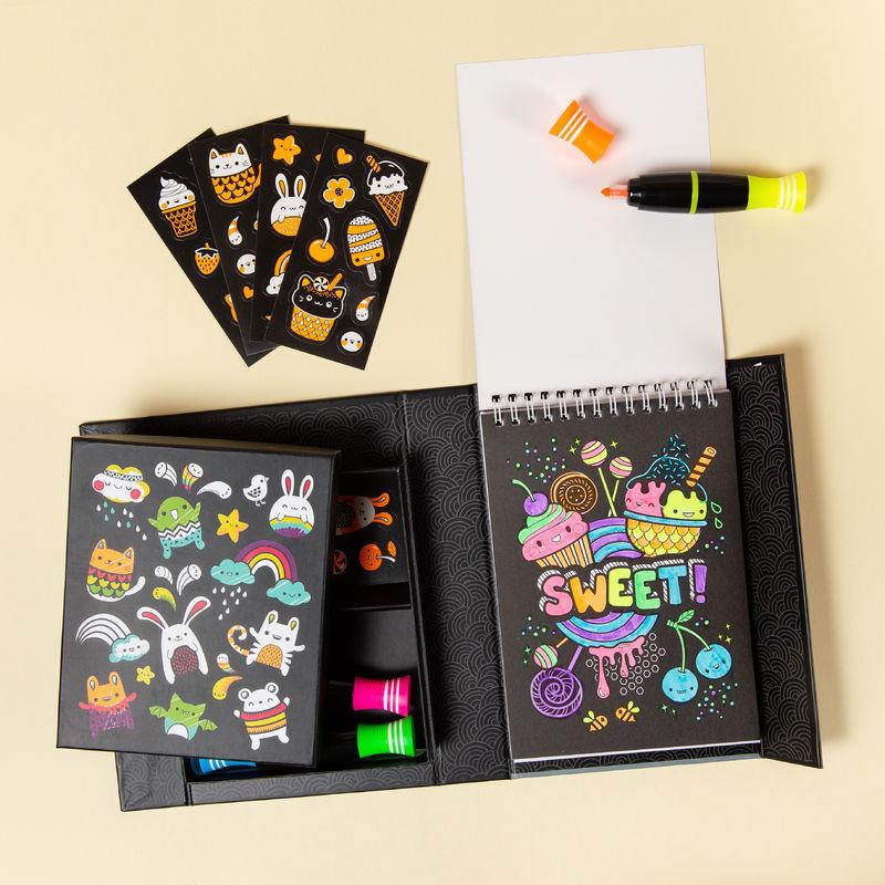 Neon Colouring Set (Glow Friends)