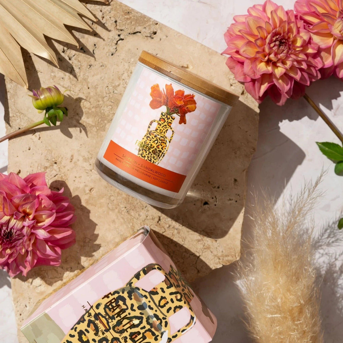 Amy Snail Candle (Saffron & Sandalwood)