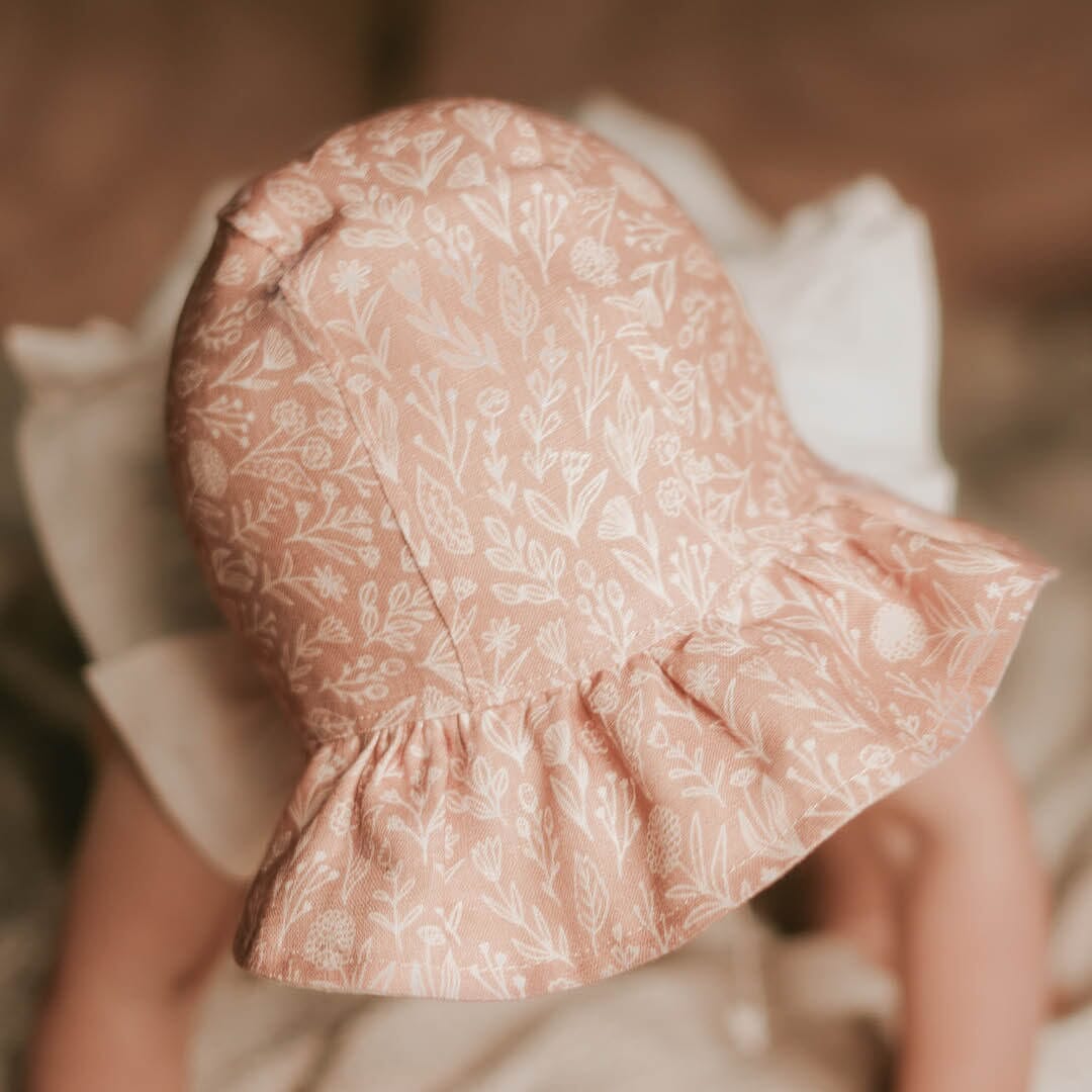 Searcher Reversible Ruffle Bonnet (Freya/Flax)