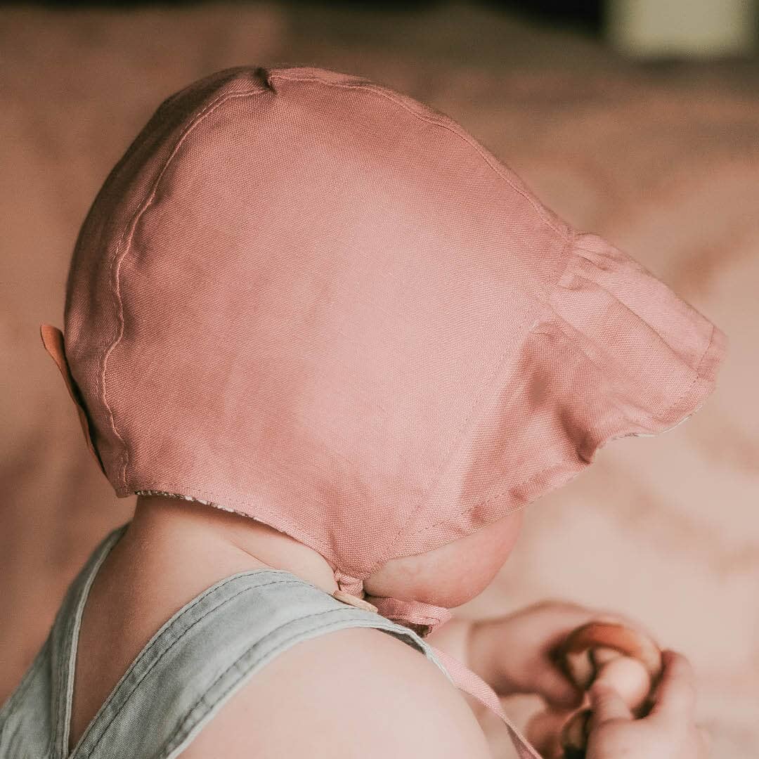 Searcher Reversible Ruffle Bonnet (Penelope/Rosa)