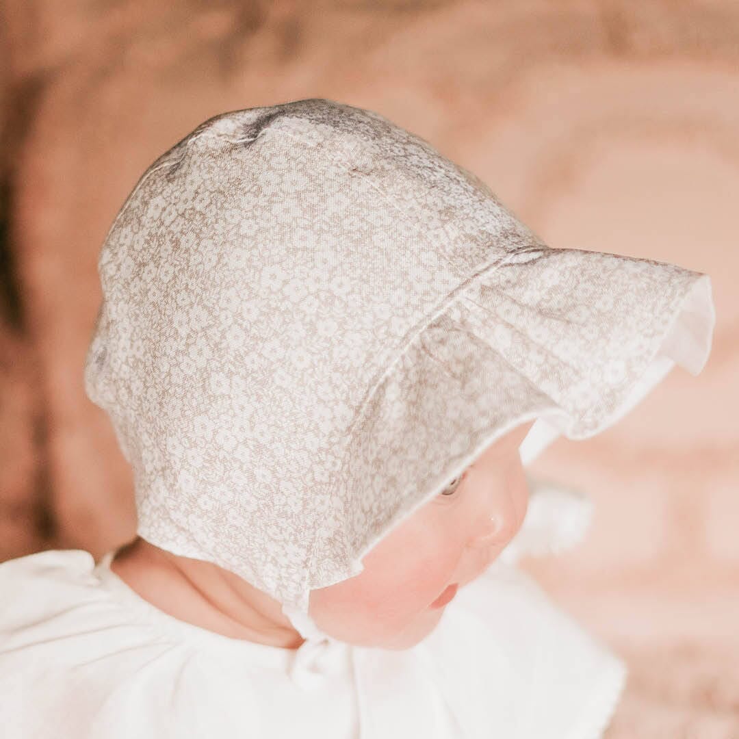 Searcher Reversible Ruffle Bonnet (Willow/Blanc)