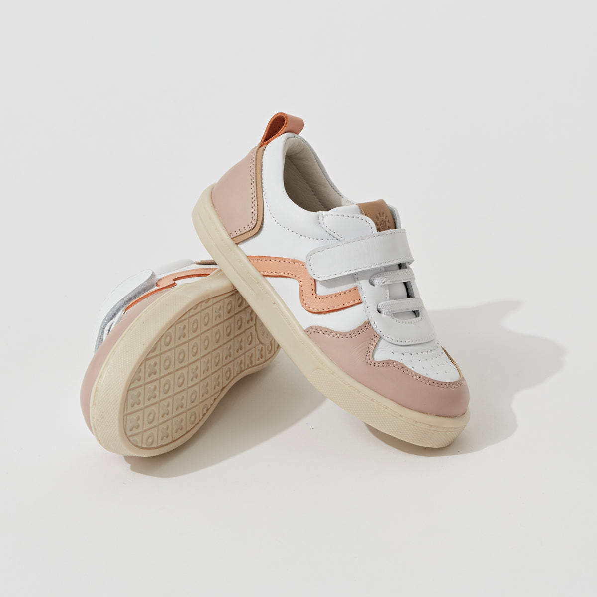 XO Trainer (White/Coral)