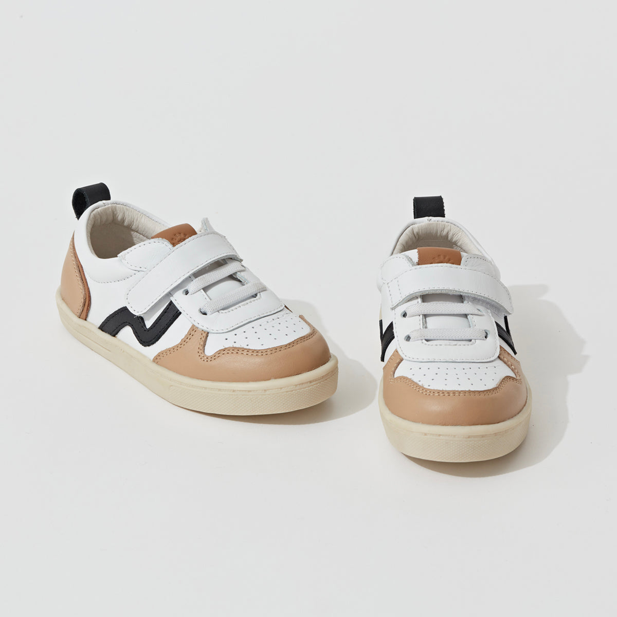 XO Trainer (White/Black)