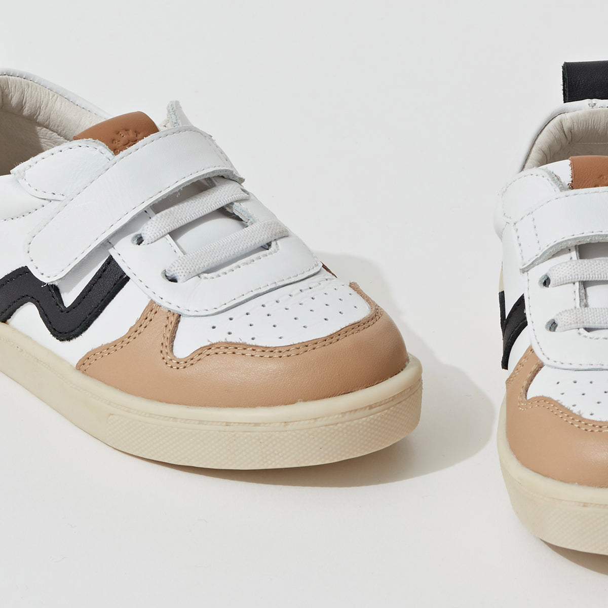 XO Trainer (White/Black)