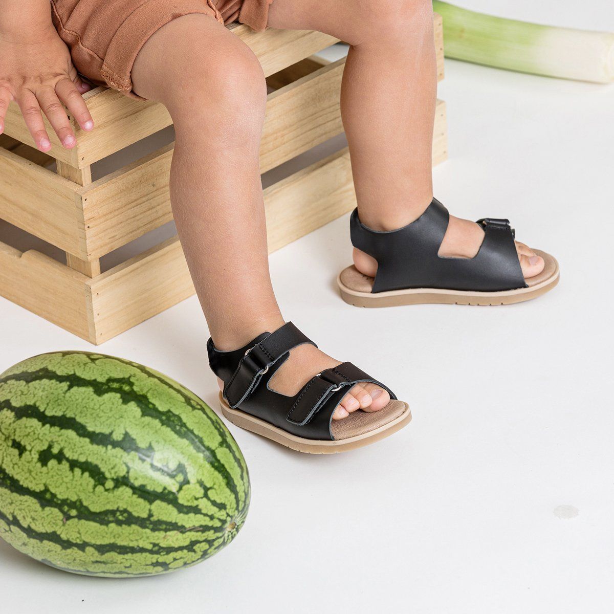 Wilder Sandals (Black)