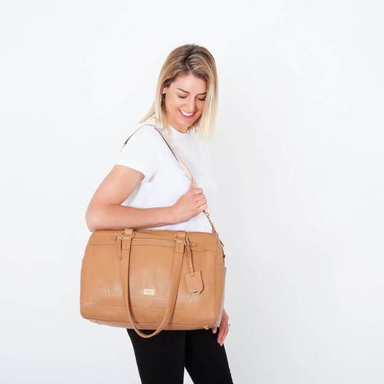 Steffi Carryall (Camel)