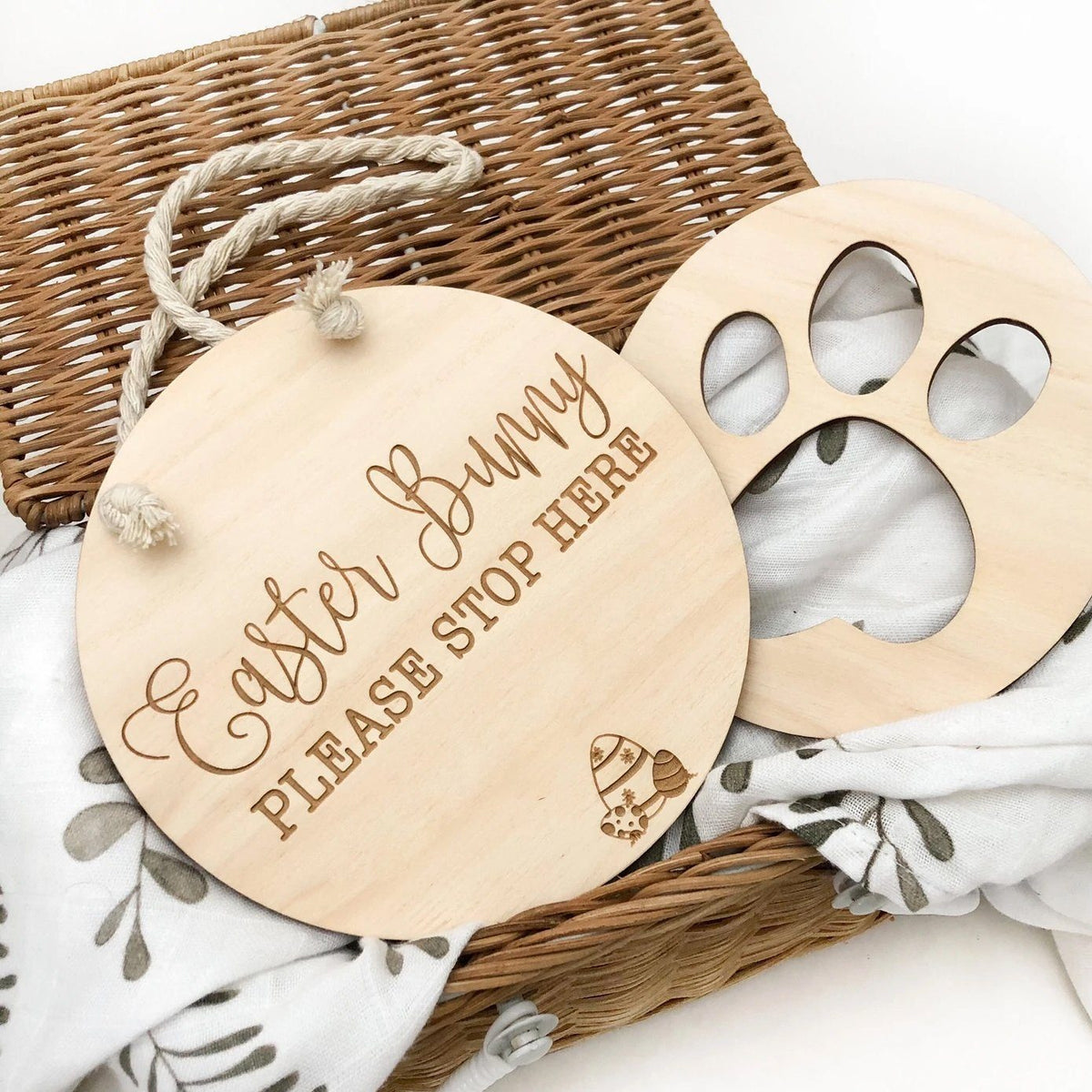 Easter Bunny Stop Here & Paw Set