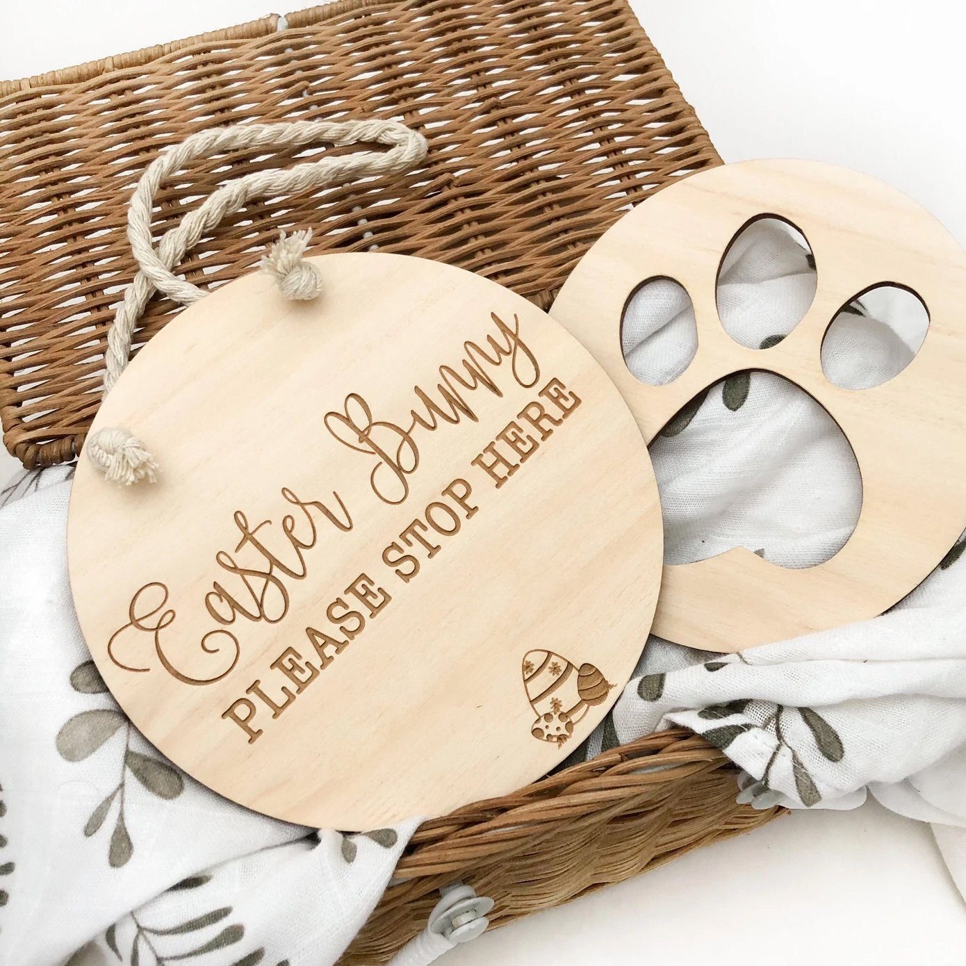 Easter Bunny Stop Here & Paw Set